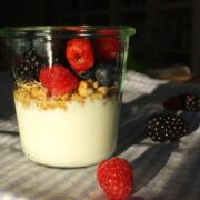 Knusper-Joghurt mit frischen Früchten | Madame Cuisine