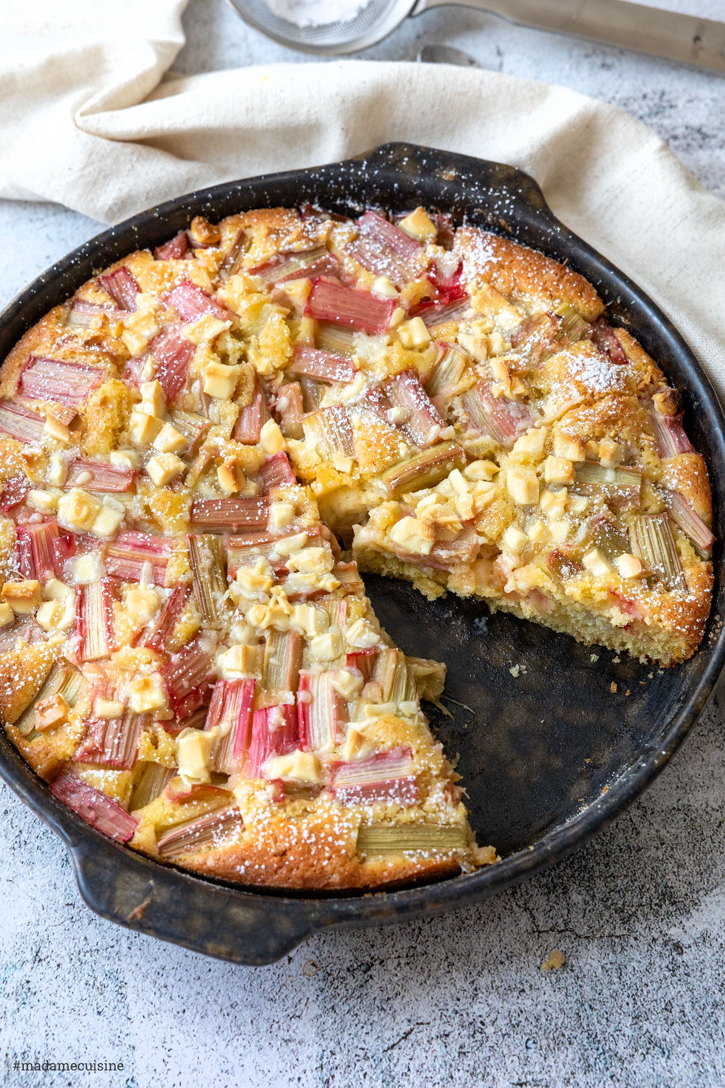 Rhabarberkuchen mit weißer Schokolade