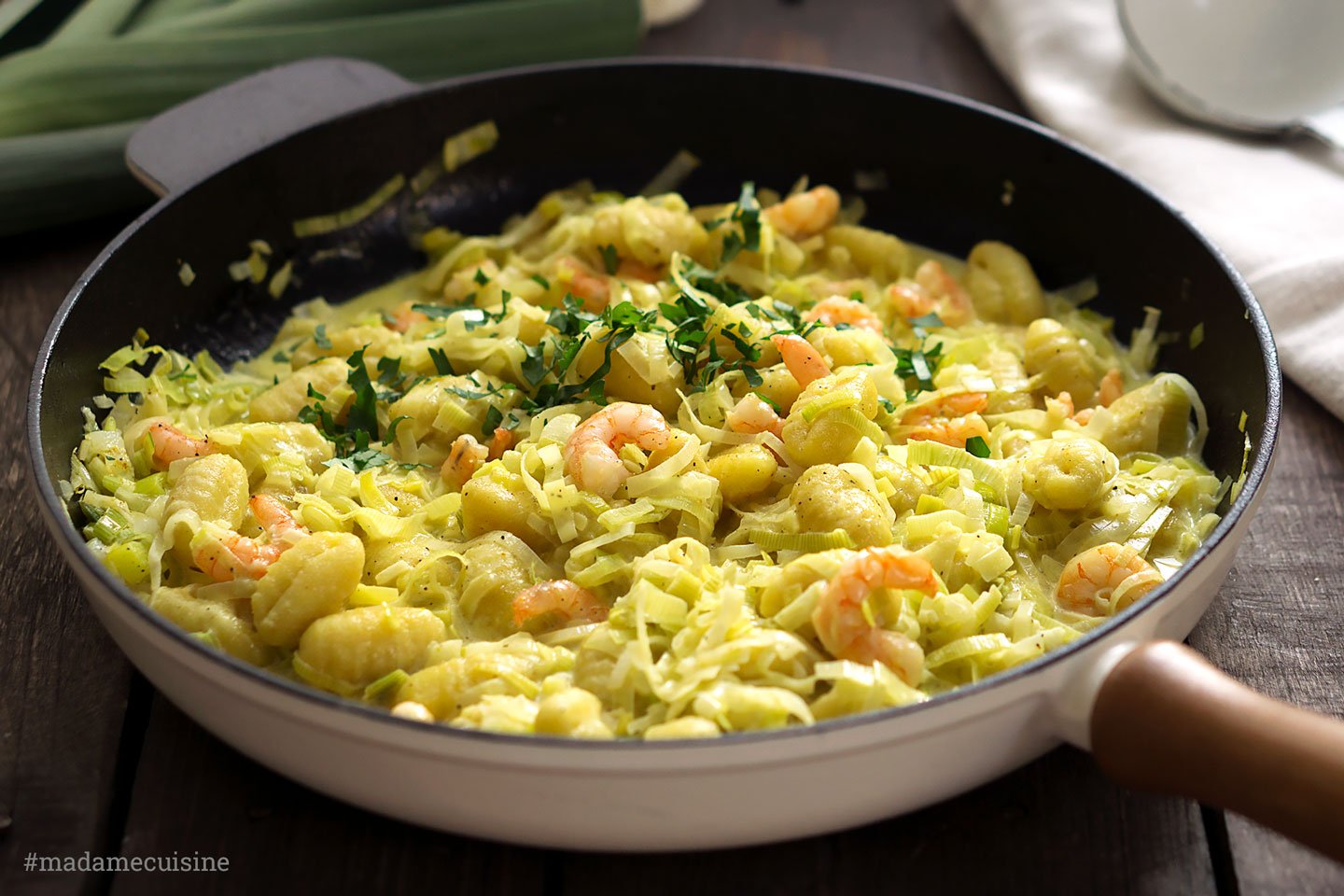 Gnocchi-Lauch-Pfanne mit Curry & Garnelen | Madame Cuisine Rezept