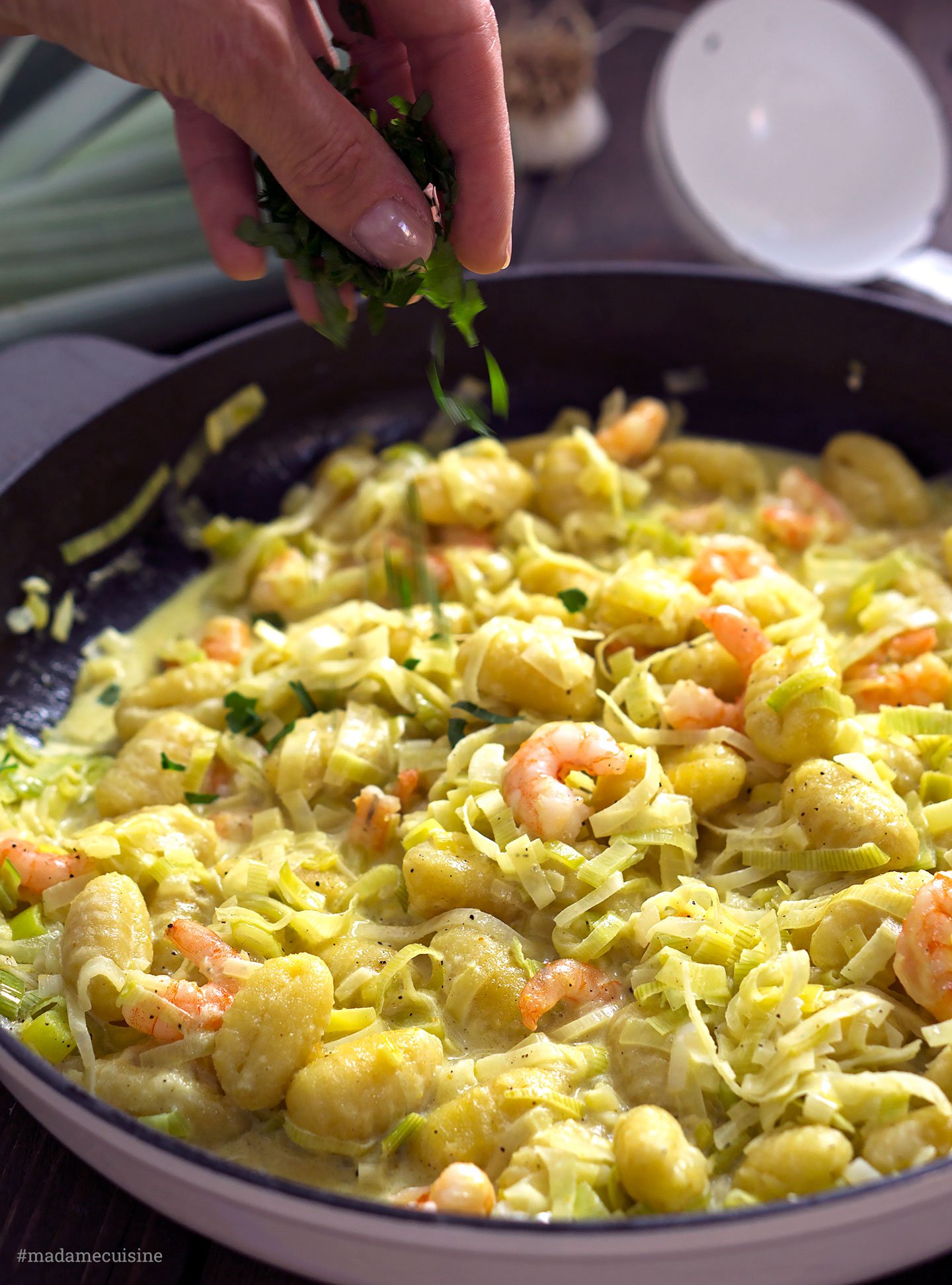 Gnocchi-Lauch-Pfanne mit Curry & Garnelen | Madame Cuisine Rezept