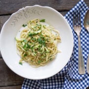 Pasta mit Zucchini und Walnüssen