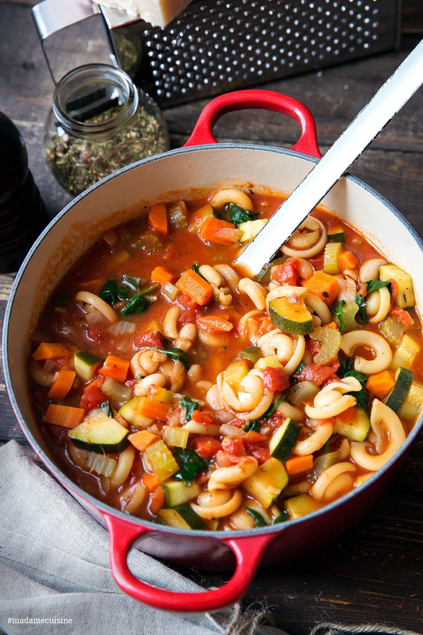 Minestrone - Italienische Gemüsesuppe (Eintopf) - Madame Cuisine