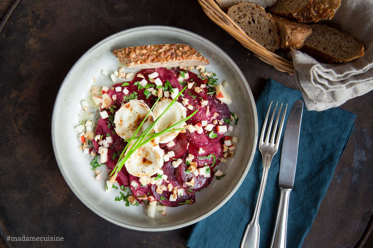 Rote Bete Carpaccio mit gebackenem Ziegenkäse - Madame Cuisine