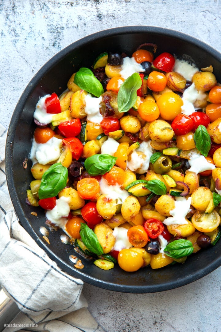 Gnocchi-Pfanne mit Gemüse und Mozzarella - Madame Cuisine