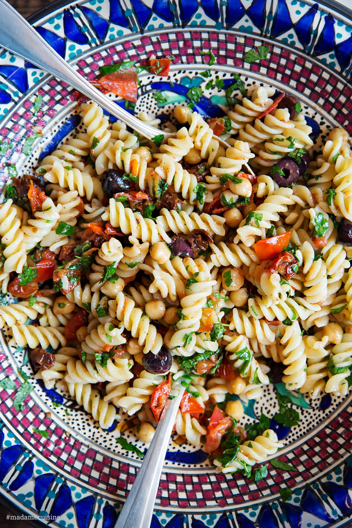 Mediterraner Nudelsalat für warme Tage | Madame Cuisine Rezept