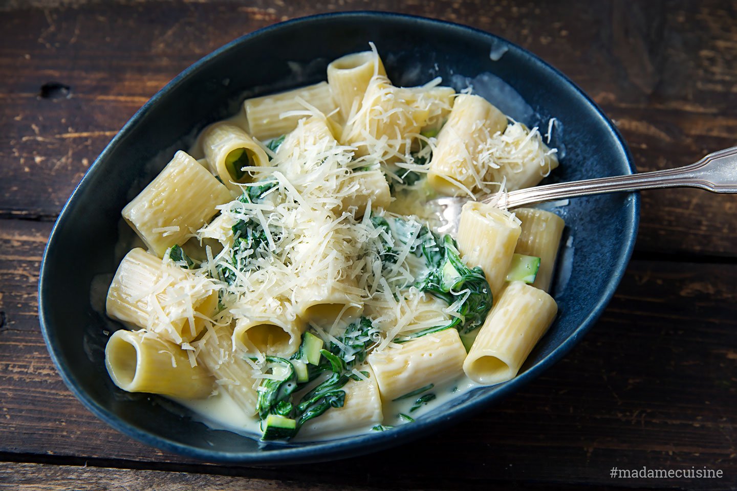 Nudeln mit Käse-Sahne-Sauce und Spinat - Madame Cuisine