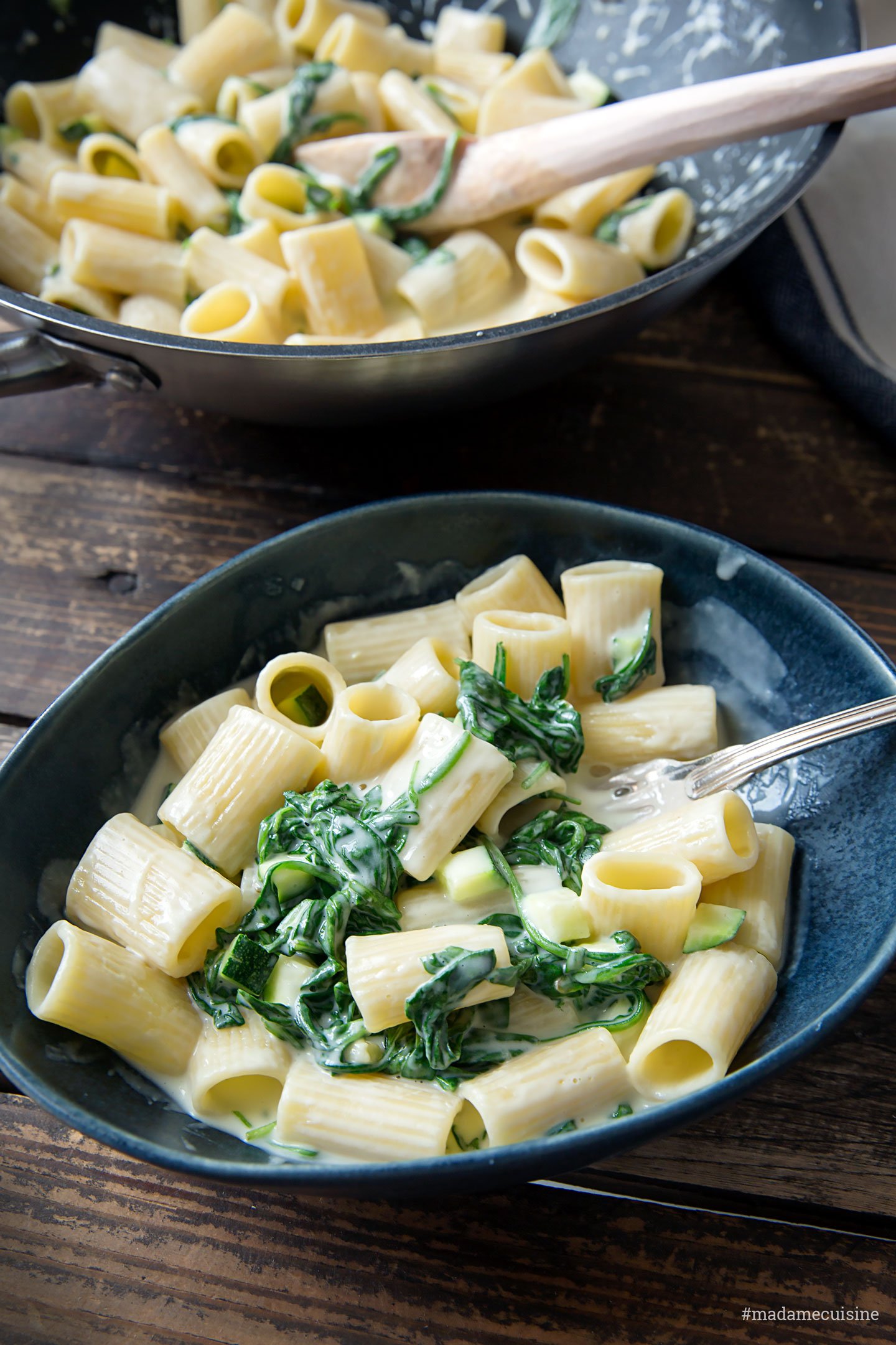 Nudeln mit Käse-Sahne-Sauce und Spinat - Madame Cuisine
