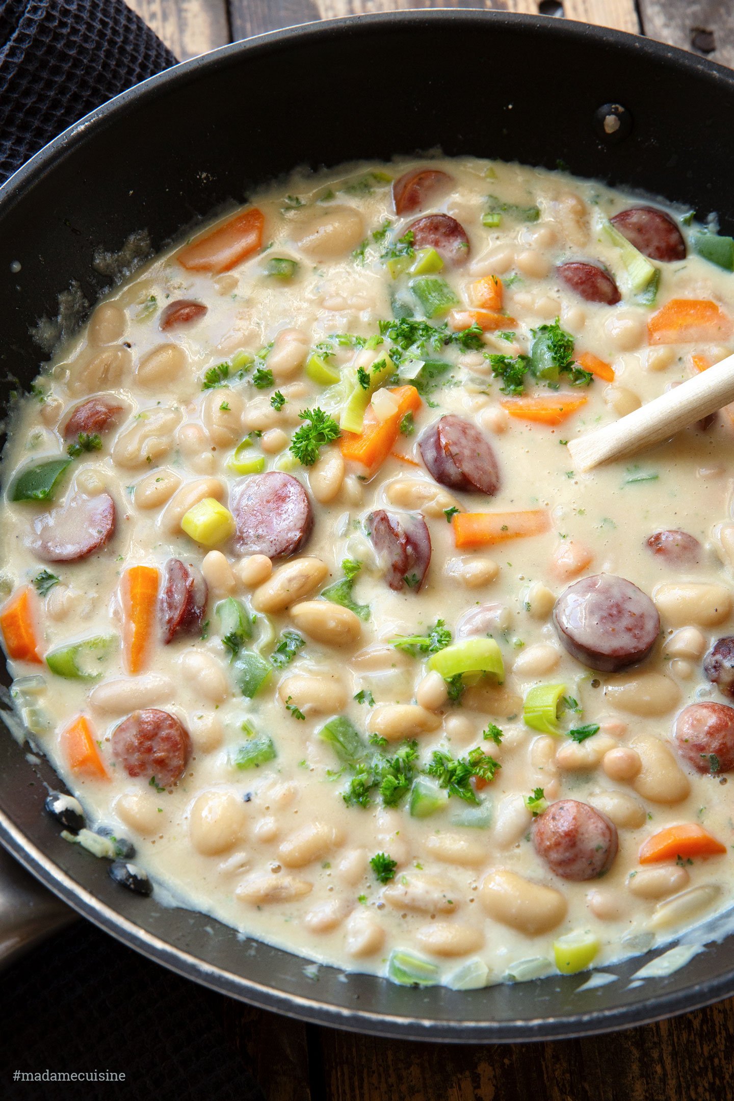 Weiße Bohnensuppe (Bohneneintopf) mit Würstchen - Madame Cuisine