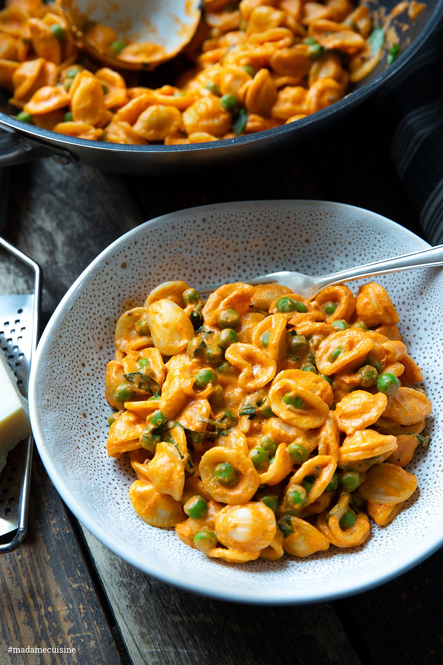 Pasta mit Erbsen und Tomatensugo | Madame Cuisine Rezept
