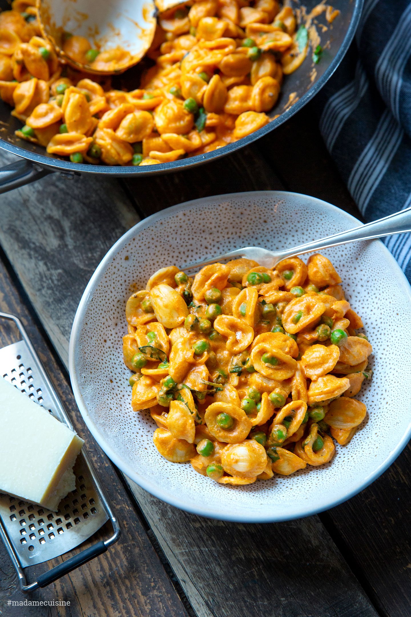Pasta mit Erbsen und Tomatensugo | Madame Cuisine Rezept