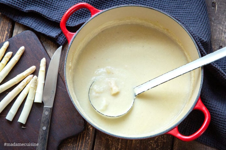 Spargelcremesuppe mit Croûtons und Basilikum | Madame Cuisine Rezept