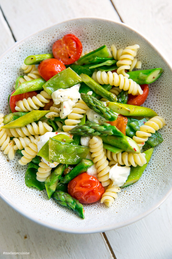 Pasta Mit Gr nem Spargel Tomaten Zuckerschoten Madame Cuisine