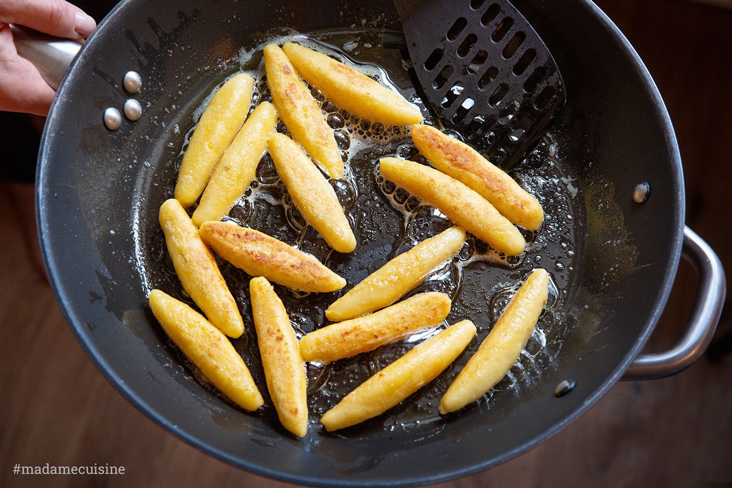 Schupfnudelpfanne mit Rotkohl, Apfel und Zwiebel - Madame Cuisine Schupfnudelpfanne mit Rotkohl, Apfel und Zwiebel - Madame Cuisine