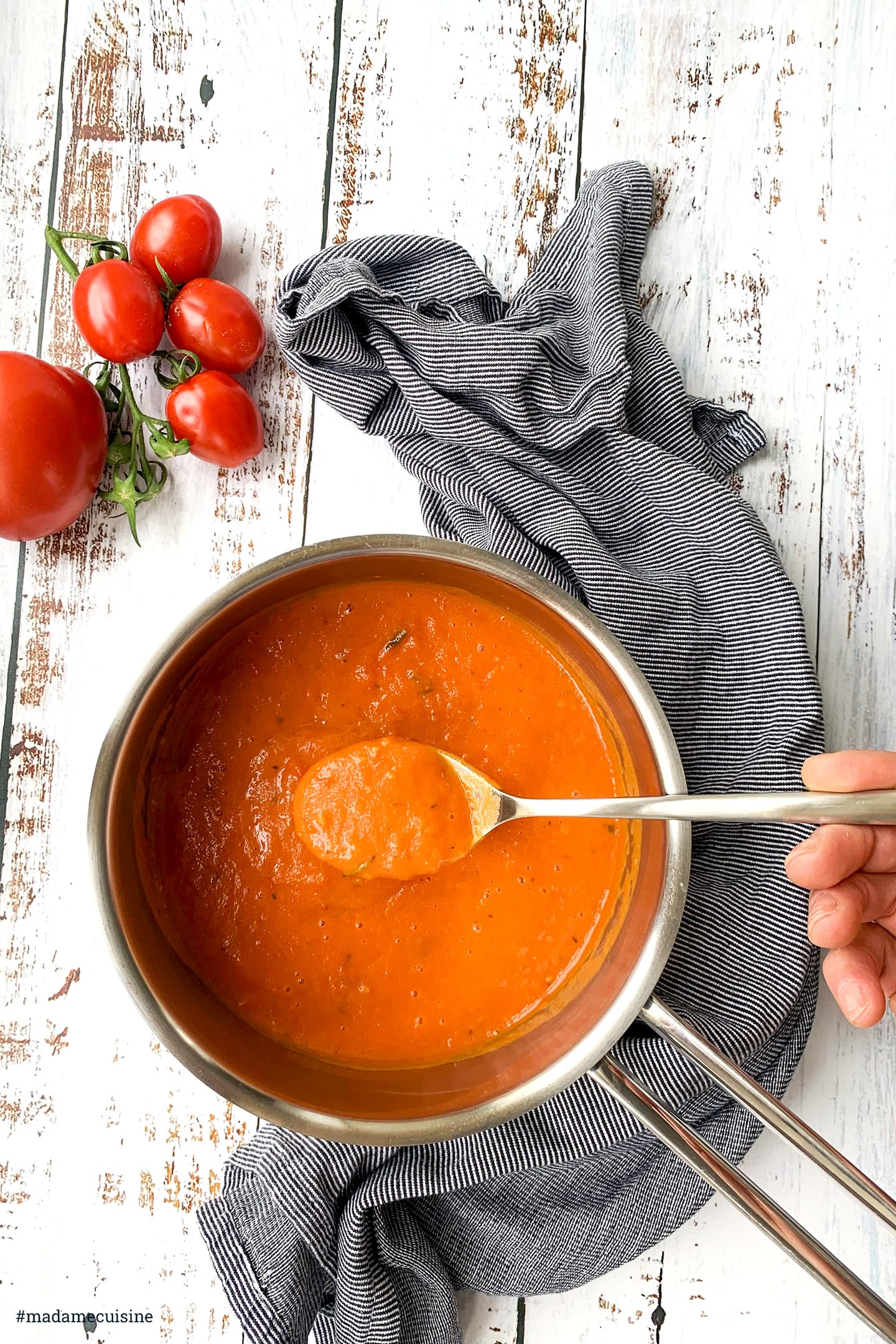 die cremig pürierte Tomatensauce