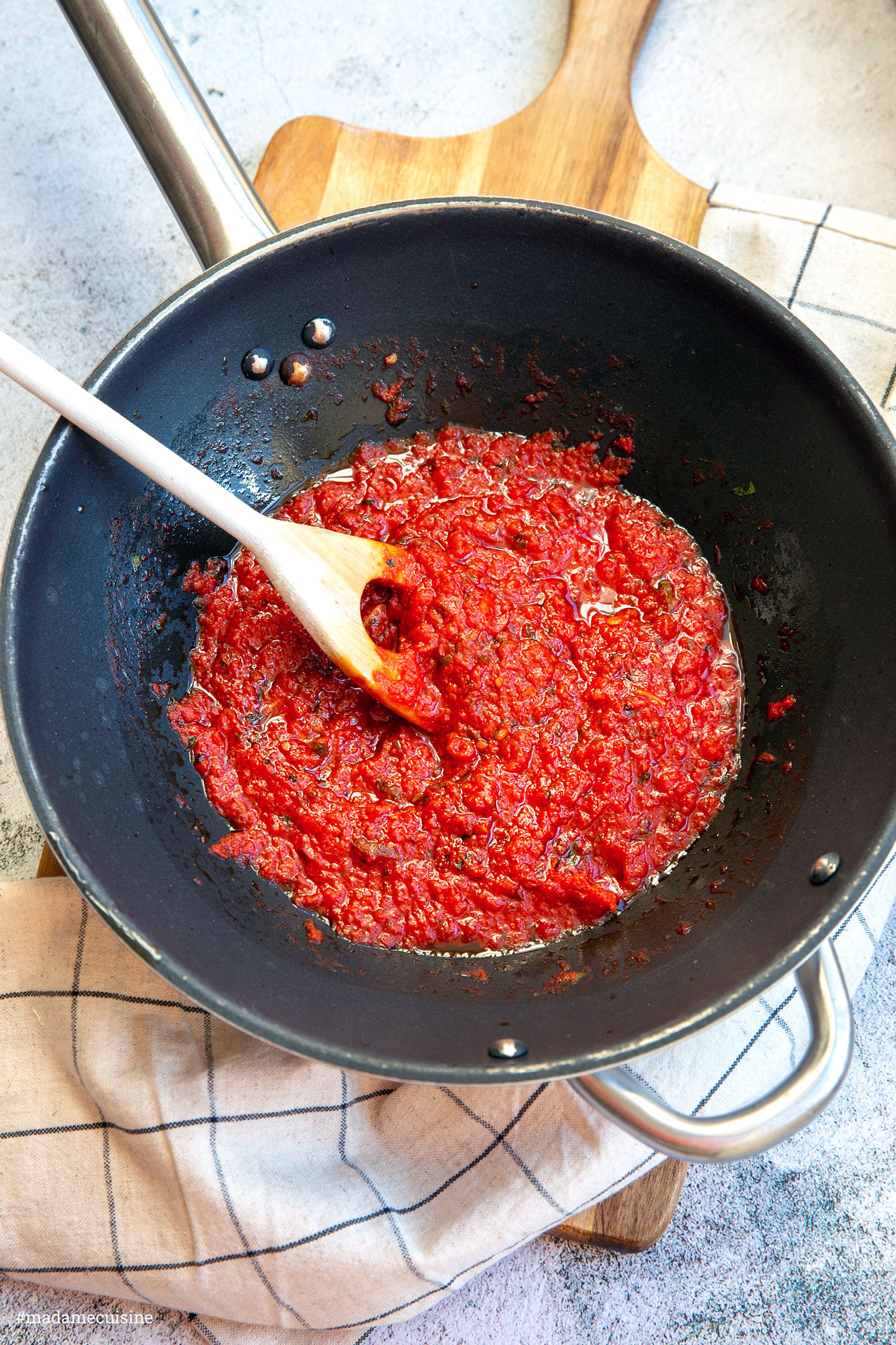 langsam und lange eingeköchelte Tomatensauce