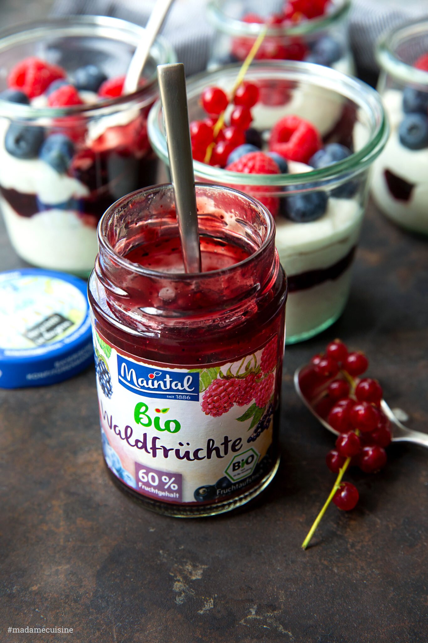 Vanille-Quark-Creme mit Waldbeeren - Madame Cuisine Vanille-Quark-Creme mit Waldbeeren - Madame Cuisine