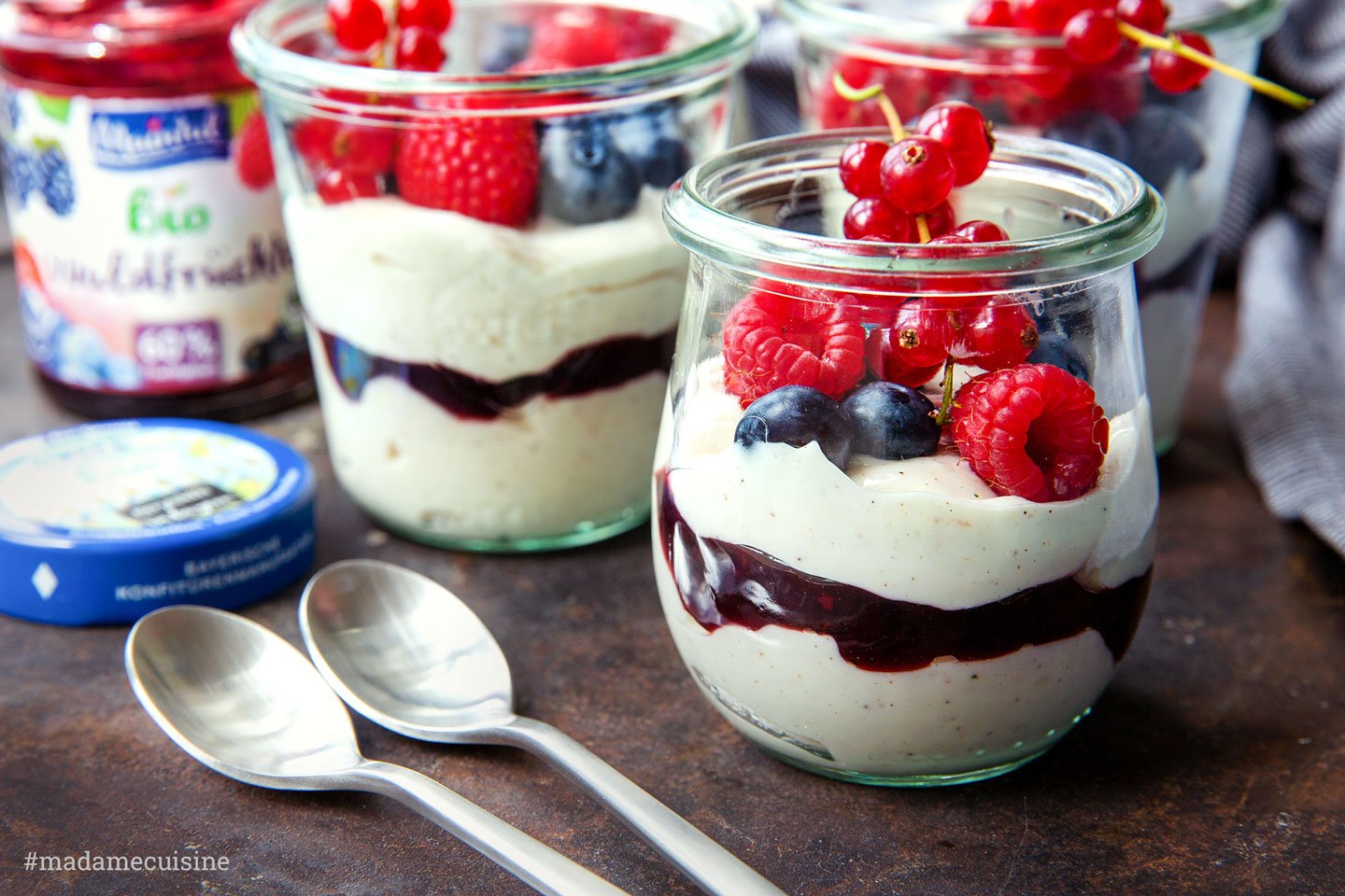 Vanille-Quark-Creme mit Waldbeeren - Madame Cuisine