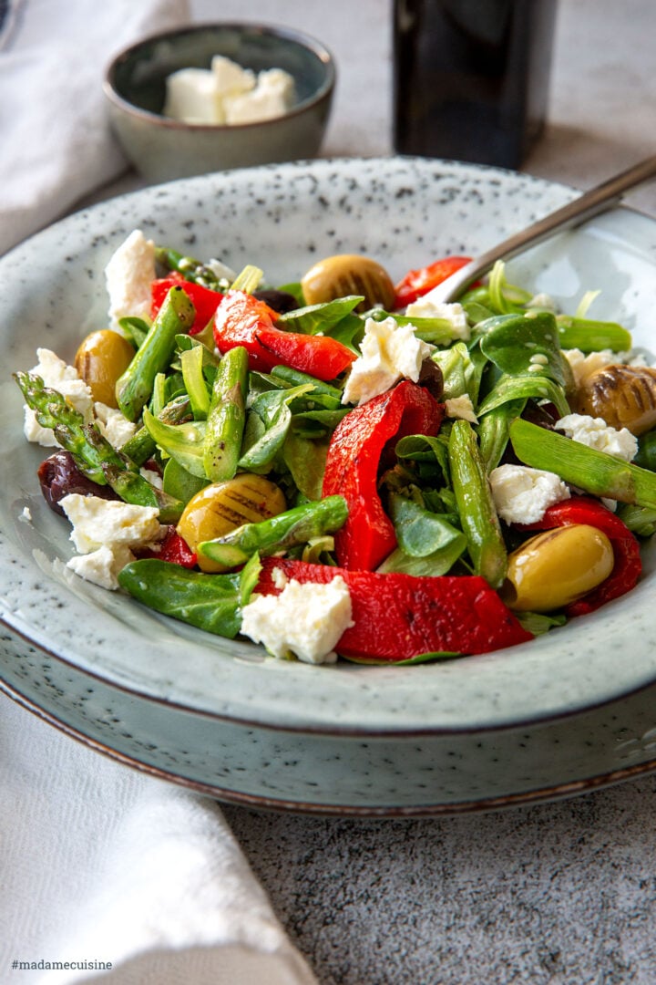 Frühlings-Salat mit Ofenpaprika und Spargel - Madame Cuisine