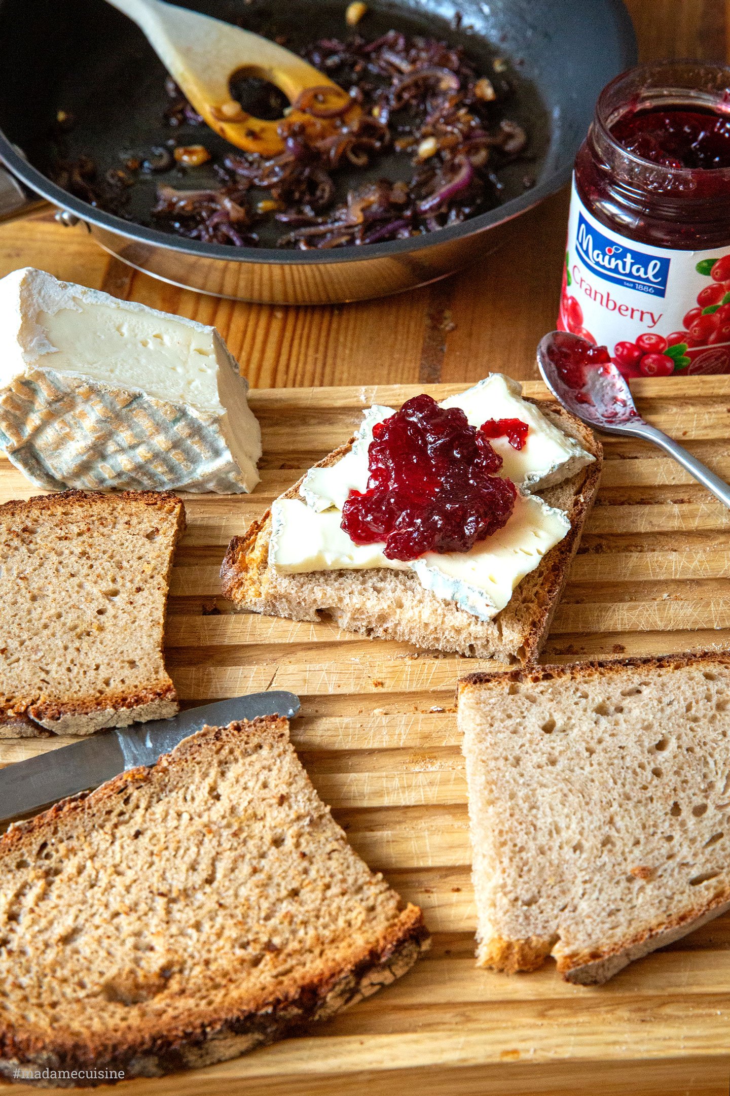 Grilled Cheese Sandwich mit Cranberry-Konfitüre | Madame Cuisine Rezept