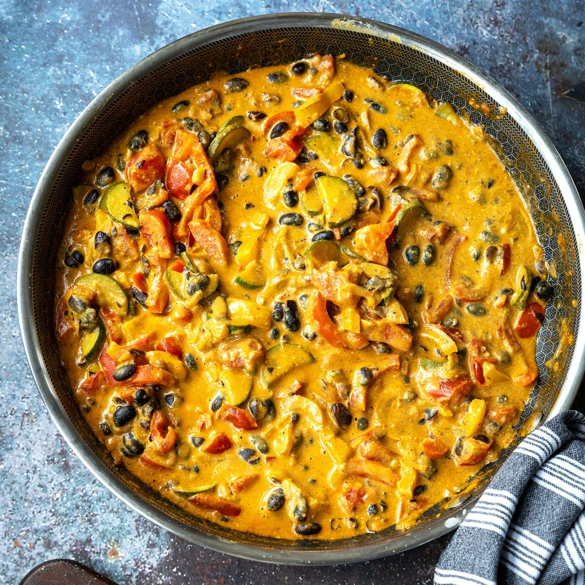 Gemüse-Curry mit schwarzen Bohnen 