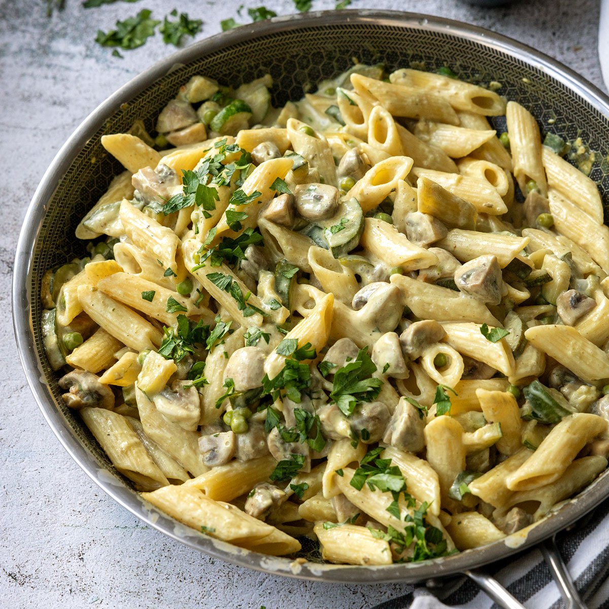 Pasta mit Pilzen, Zucchini & Erbsen 