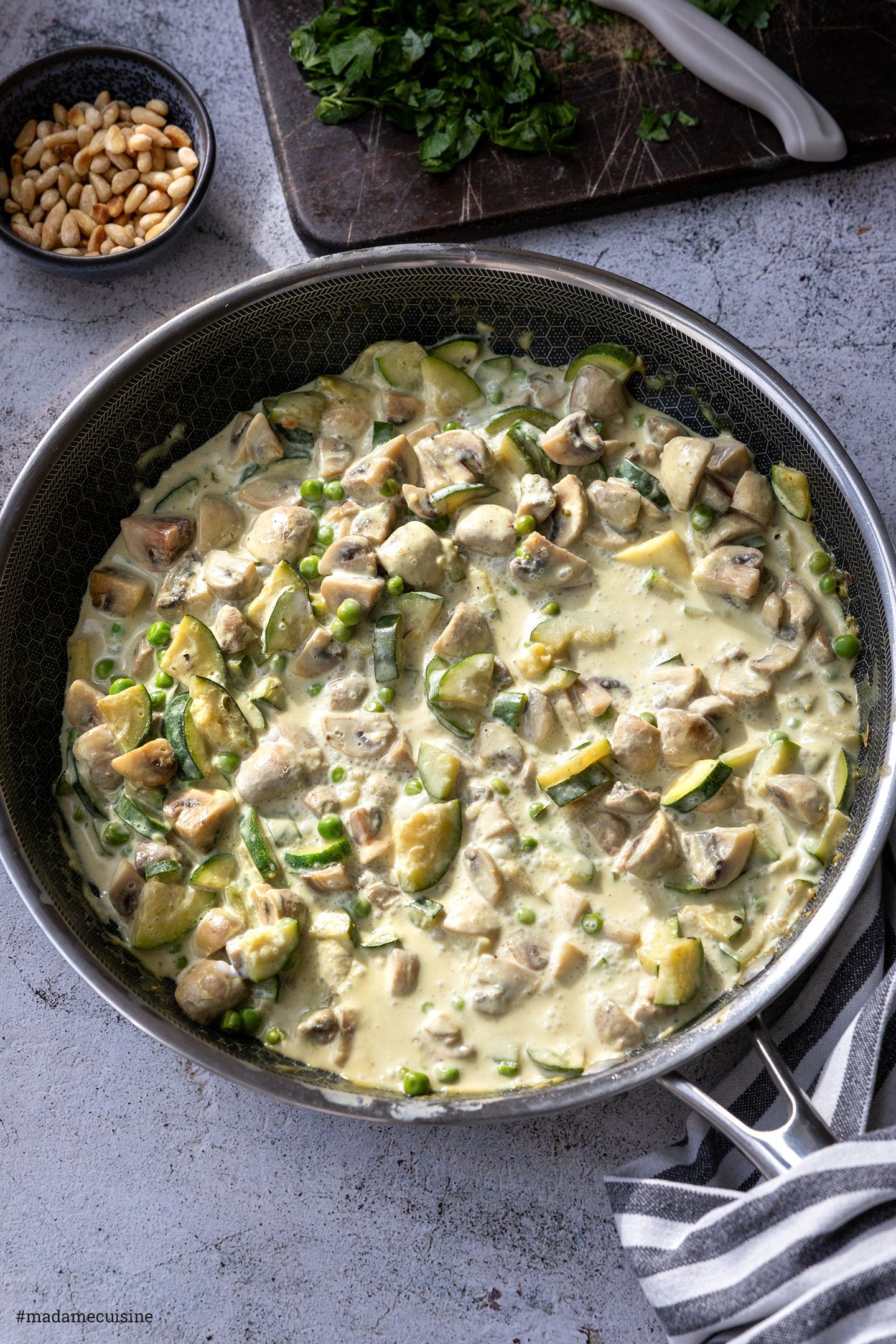 Pasta mit Pilzen, Zucchini & Erbsen | Madame Cuisine Rezept