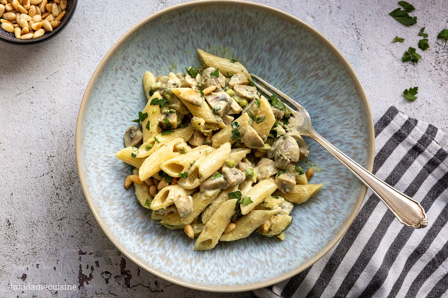 Pasta mit Pilzen, Zucchini & Erbsen | Madame Cuisine Rezept