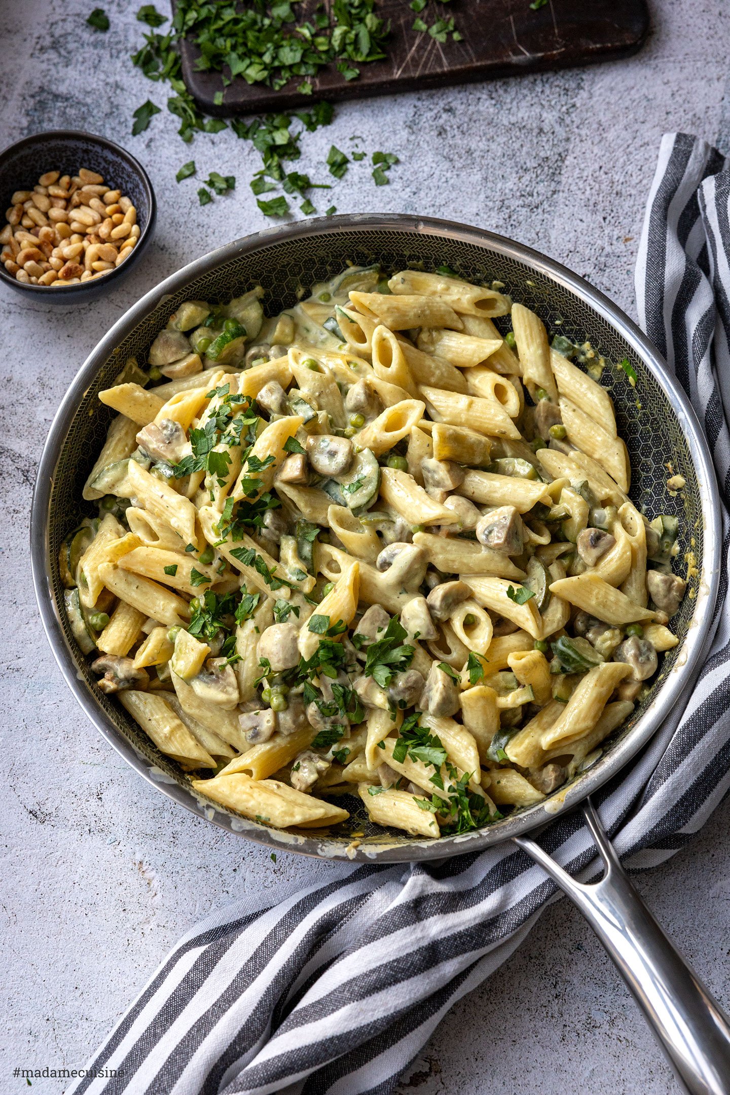 Pasta mit Pilzen, Zucchini & Erbsen | Madame Cuisine Rezept