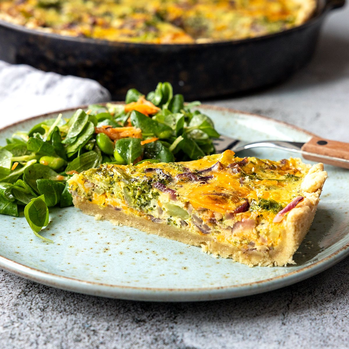 Brokkoli-Quiche mit Cheddar