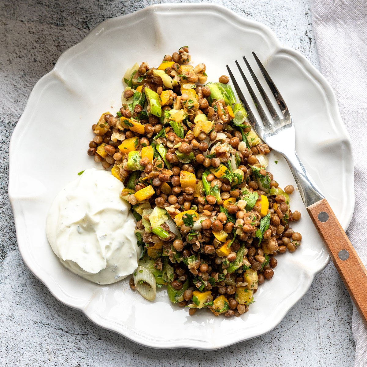 Linsensalat mit Walnüssen und Frühlingszwiebeln
