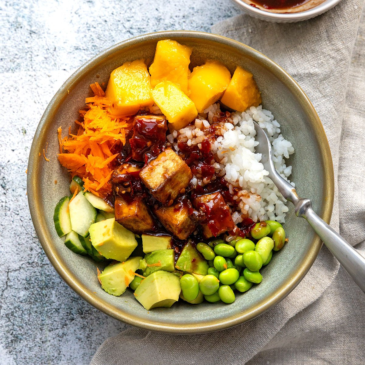 Vegane Sushi-Bowl (mit Mango & Avocado)