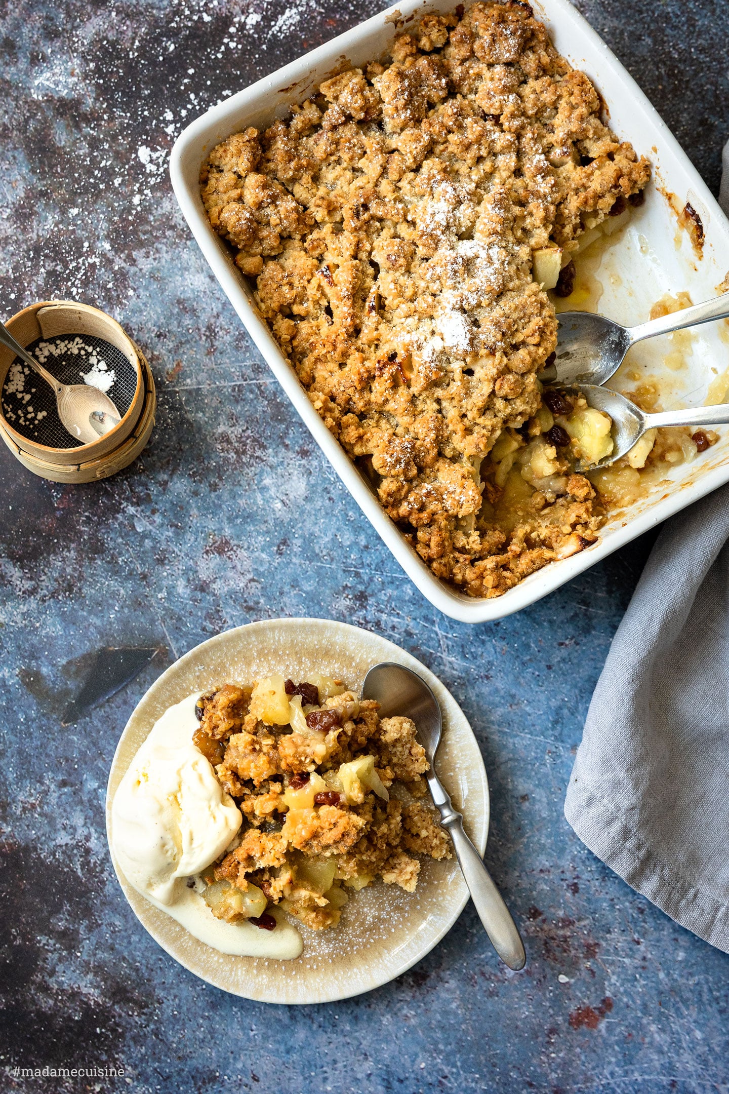 Apple Crumble mit Vanilleeis | Madame Cuisine Rezept