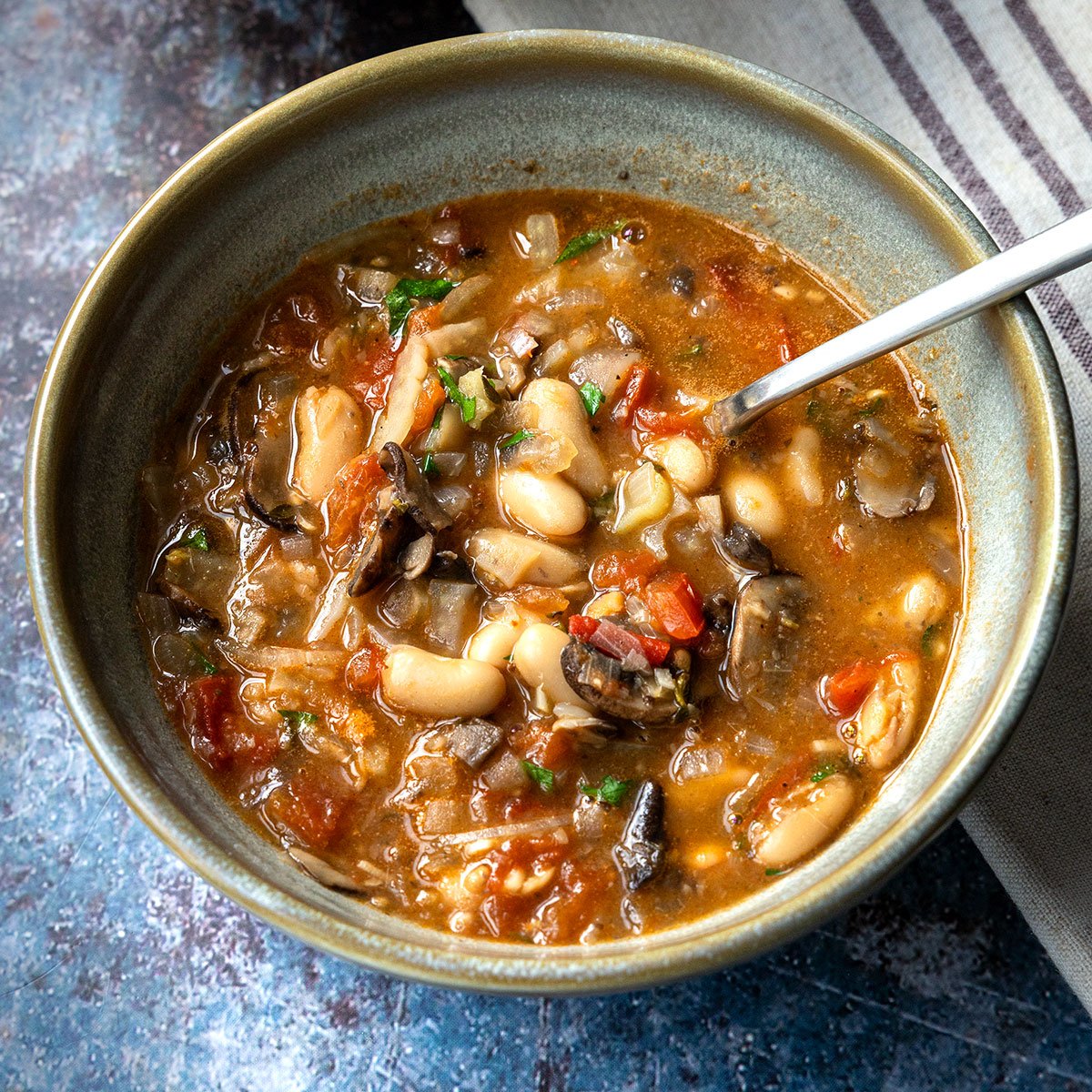Weiße-Bohnen-Eintopf mit Pilzen 