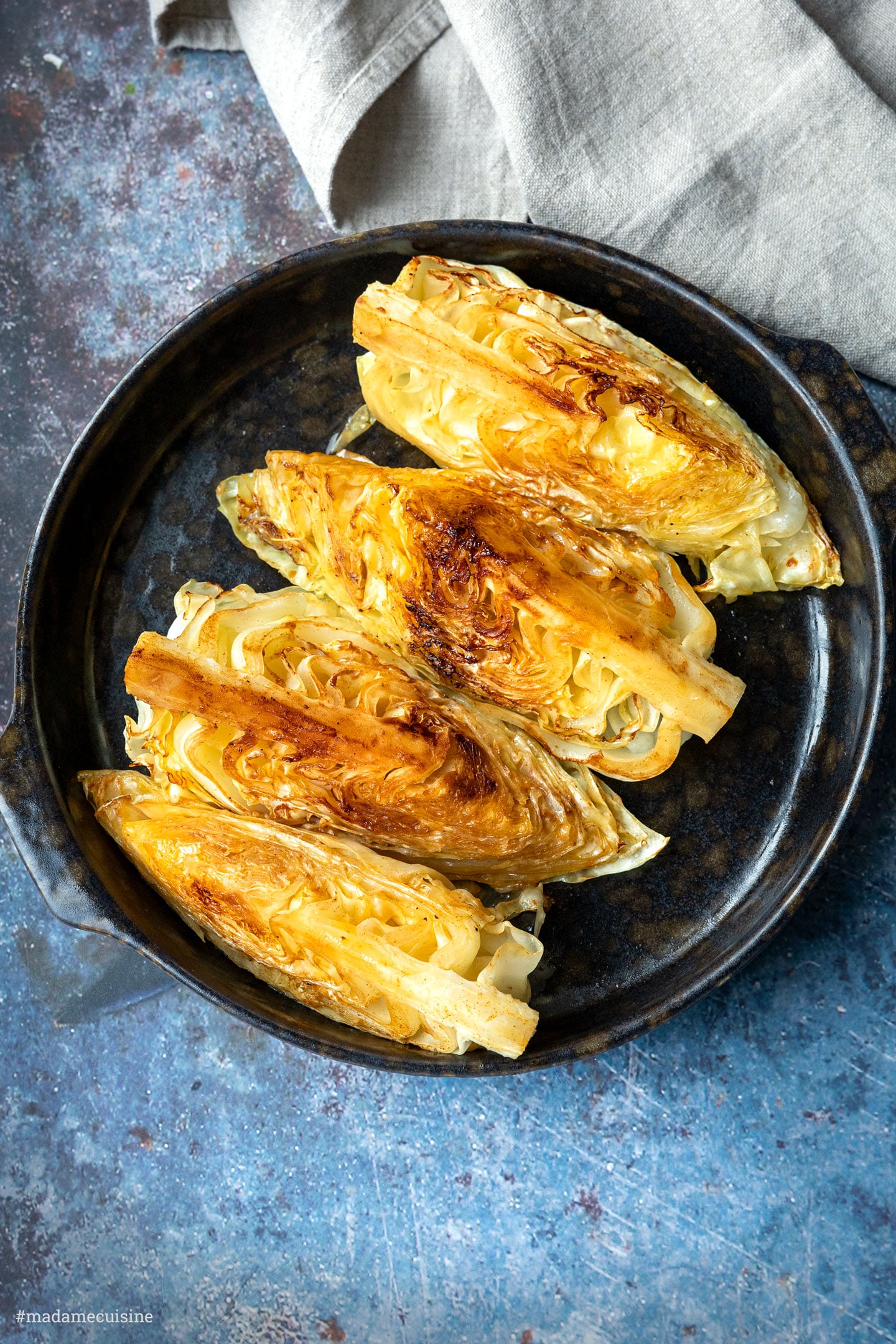 Gebratener Spitzkohl mit Cashew-Crème | Madame Cuisine Rezept