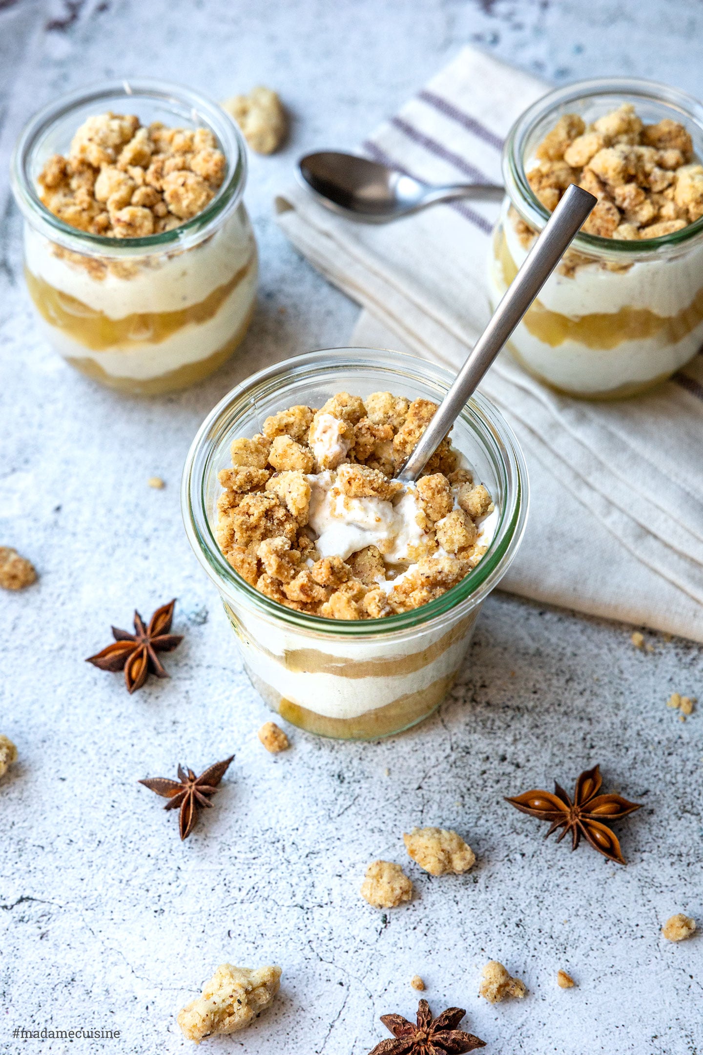 Bratapfel-Crumble mit Zimtcrème | Madame Cuisine Rezept