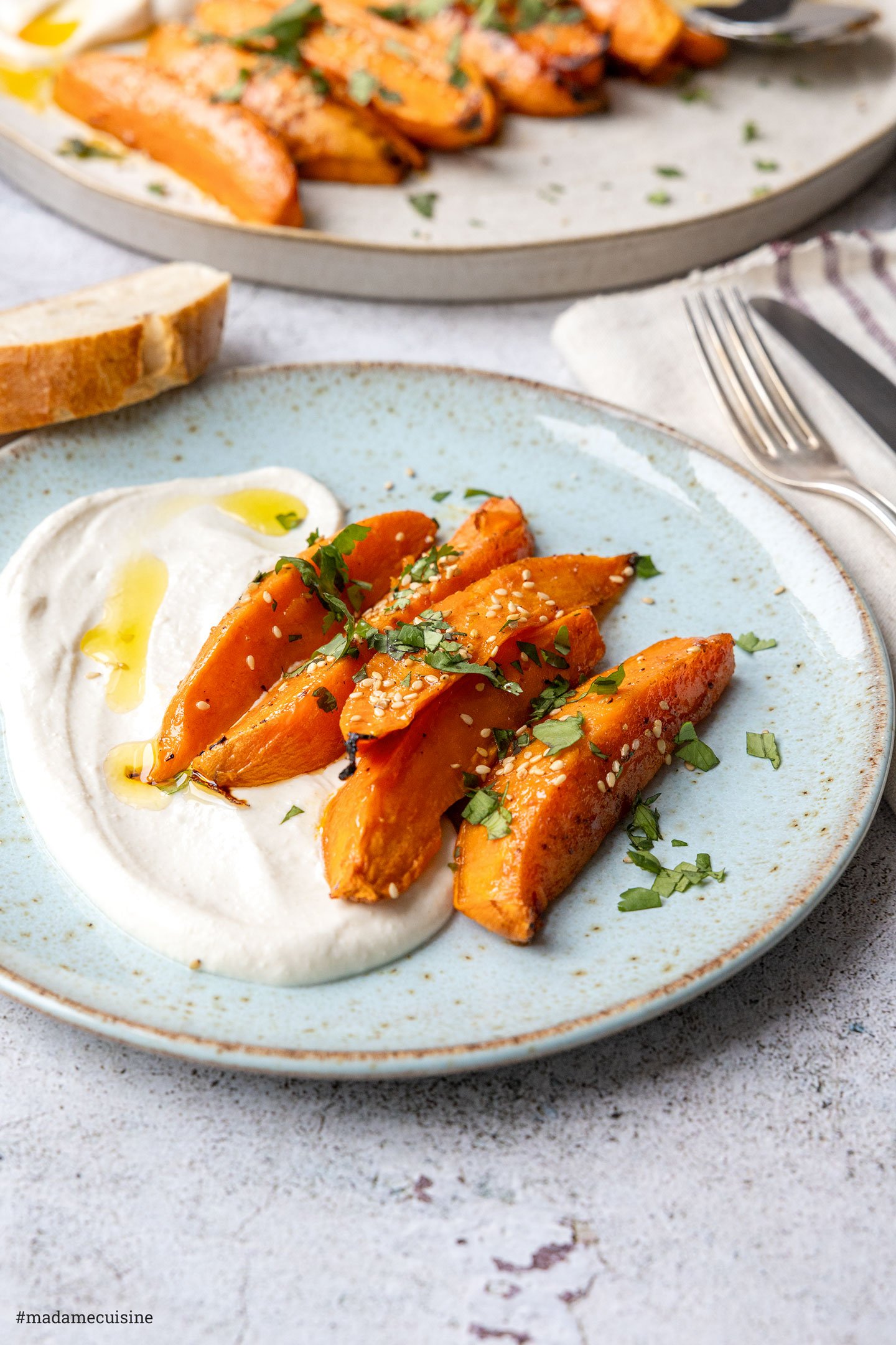 Geröstete Süßkartoffeln mit Joghurt-Tahini-Dip | Madame Cuisine Rezept