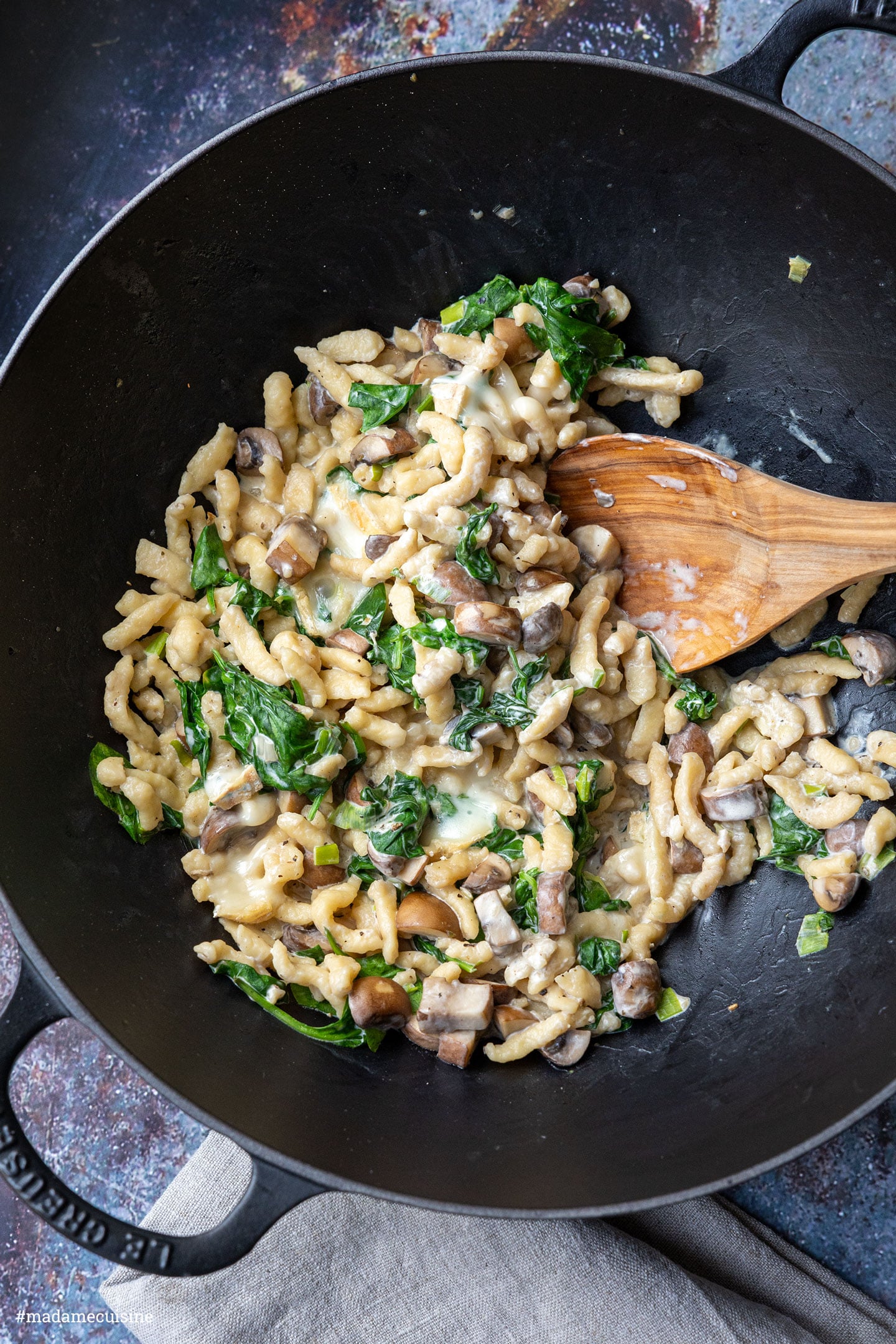 Spätzle-Pfanne mit Champignons und Spinat | Madame Cuisine Rezept