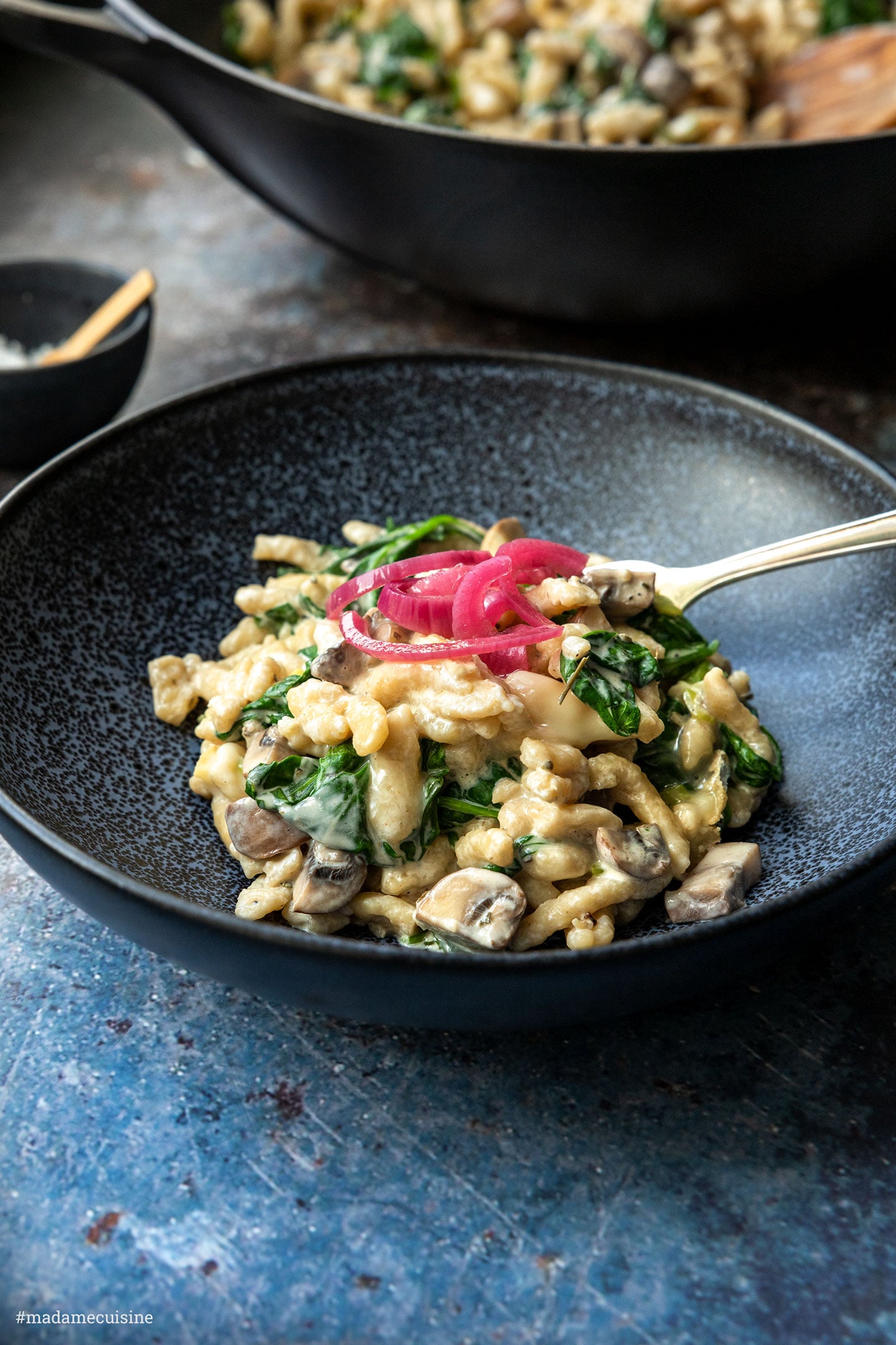 Spätzle-Pfanne mit Champignons und Spinat | Madame Cuisine Rezept