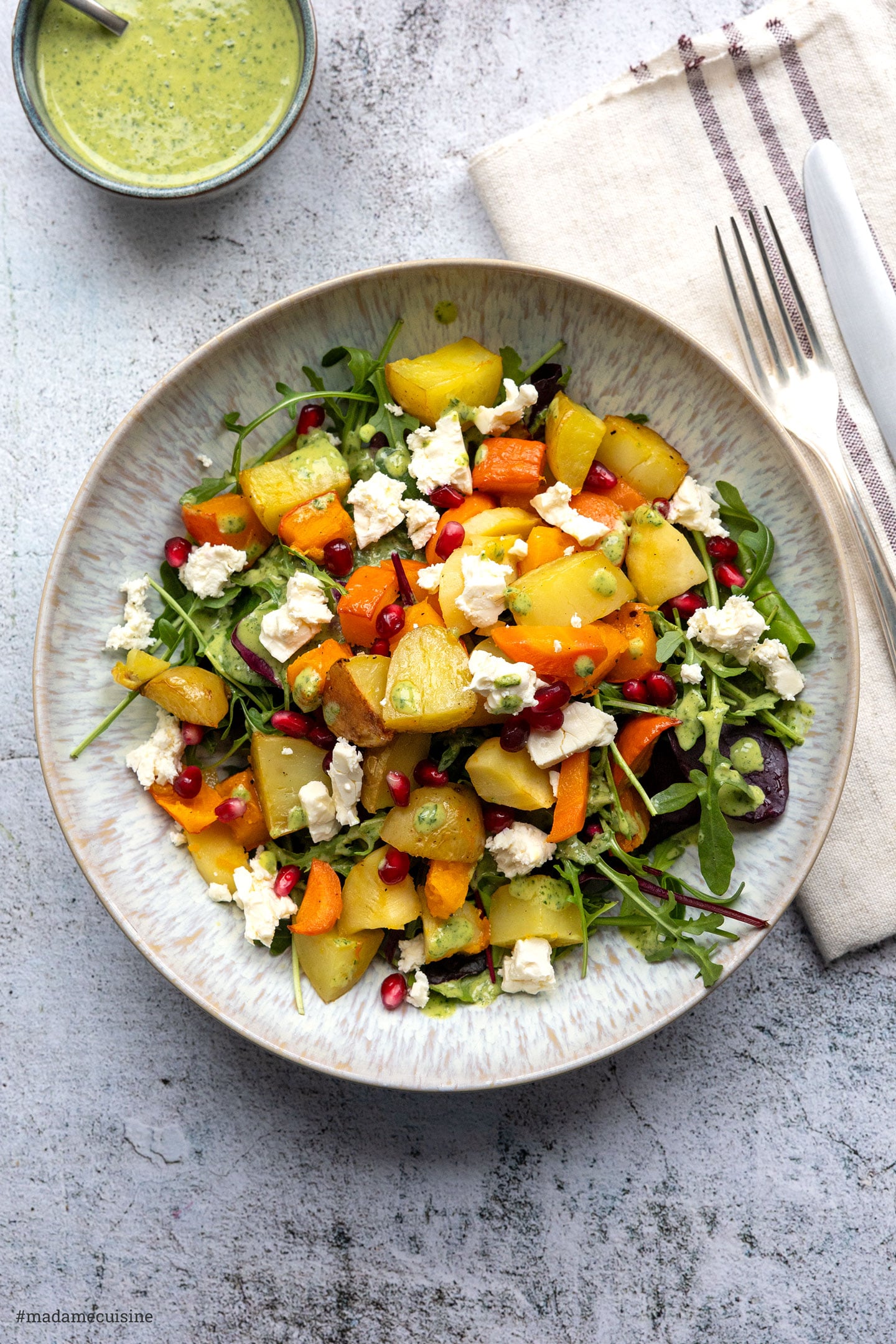 Knackiger Wintersalat mit Ofengemüse
