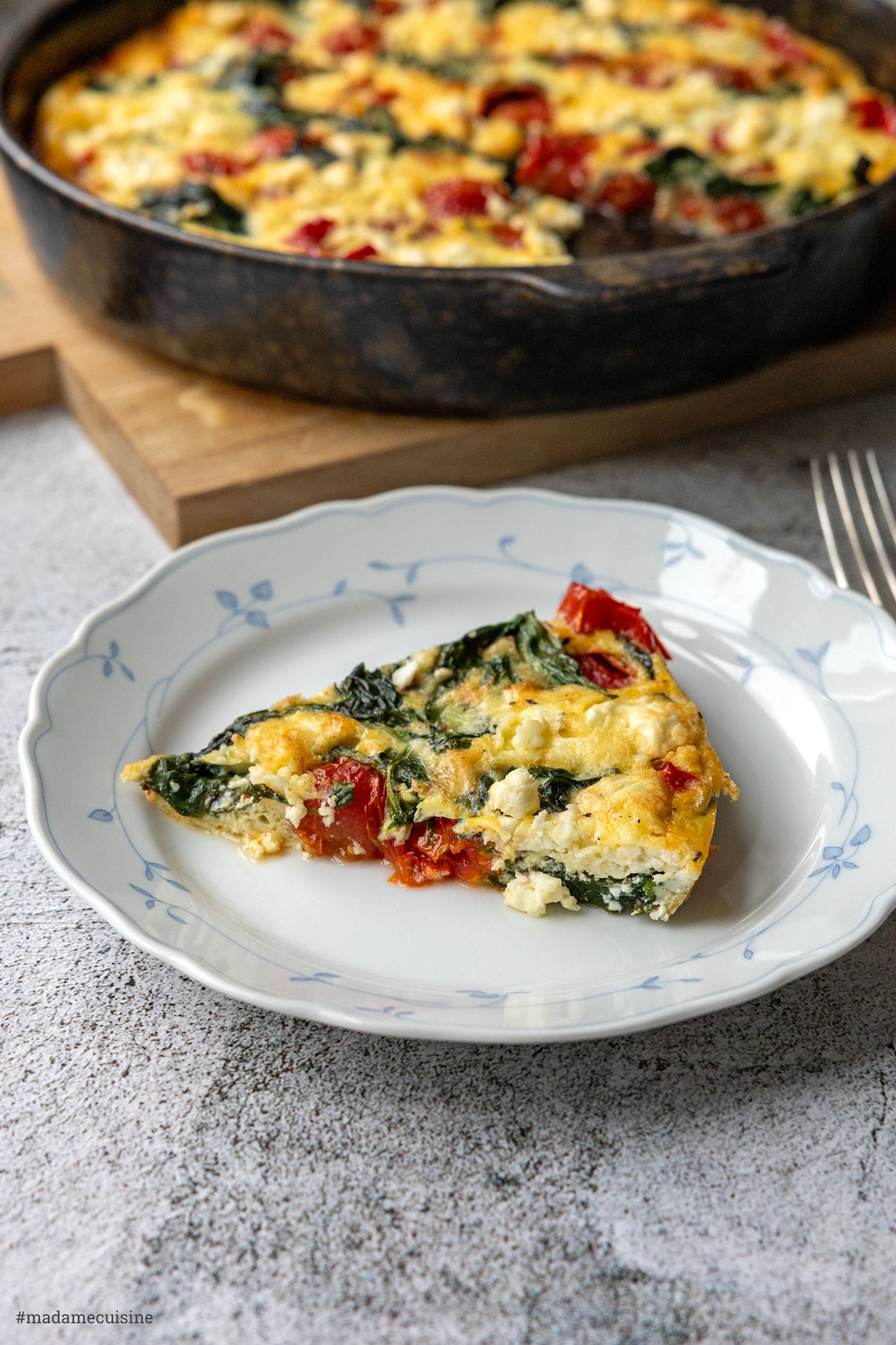 Frittata mit Tomaten, Paprika und Spinat