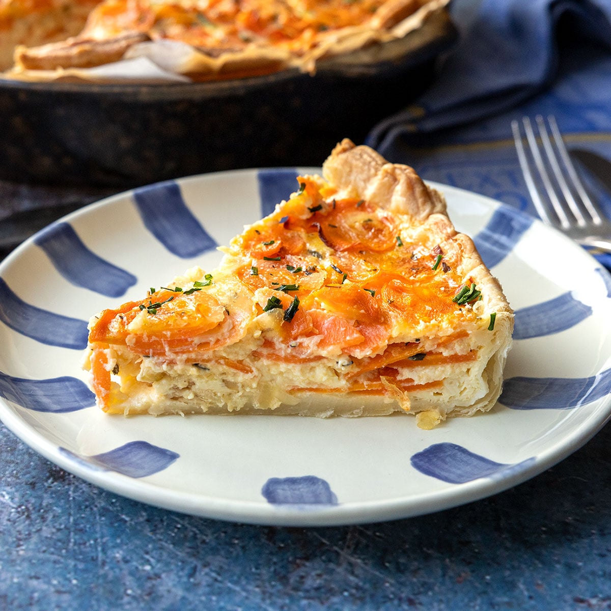 Karotten-Quiche mit Ricotta & Cheddar – einfach & frühlingshaft