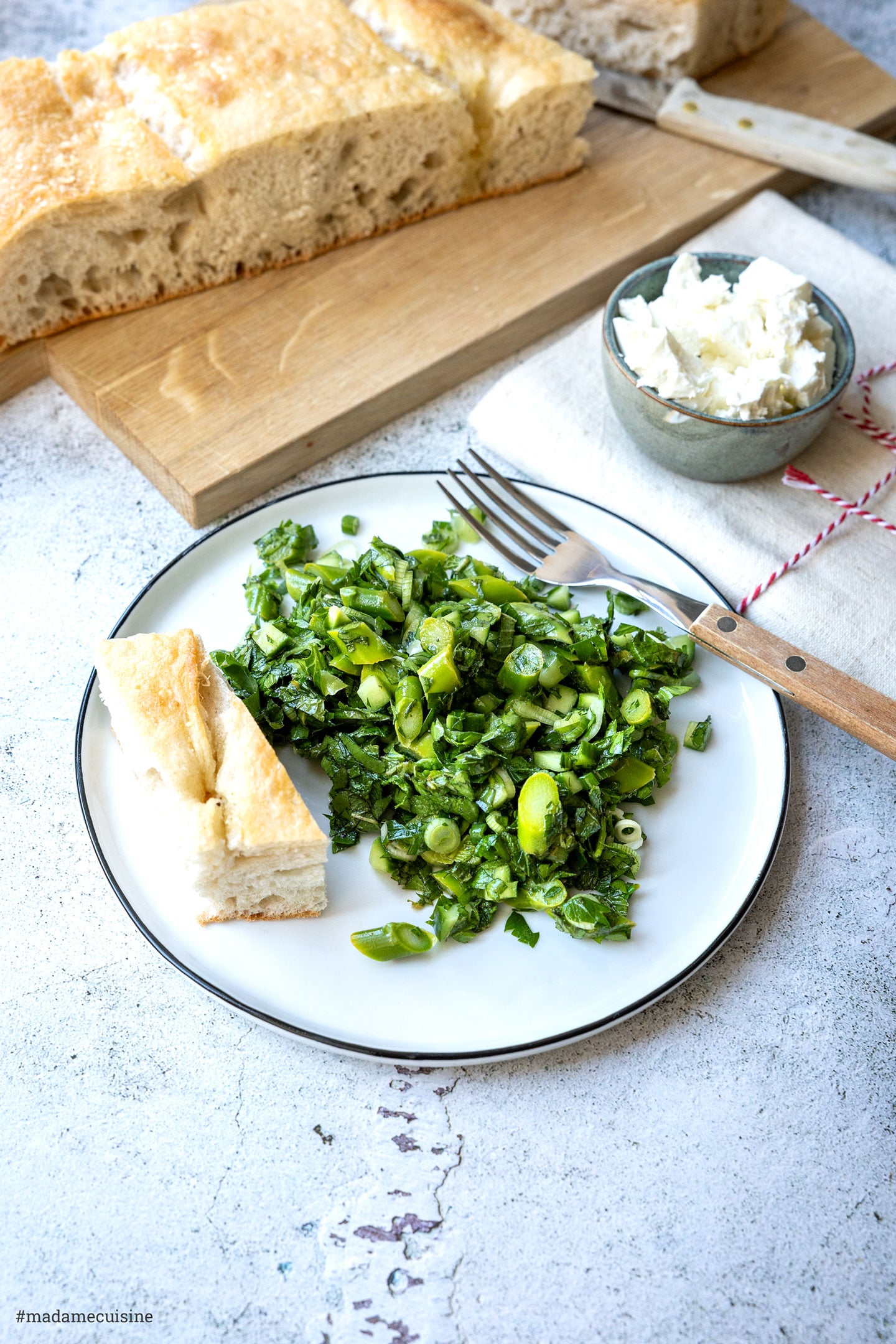 Dazu passen Fladenbrot und Feta