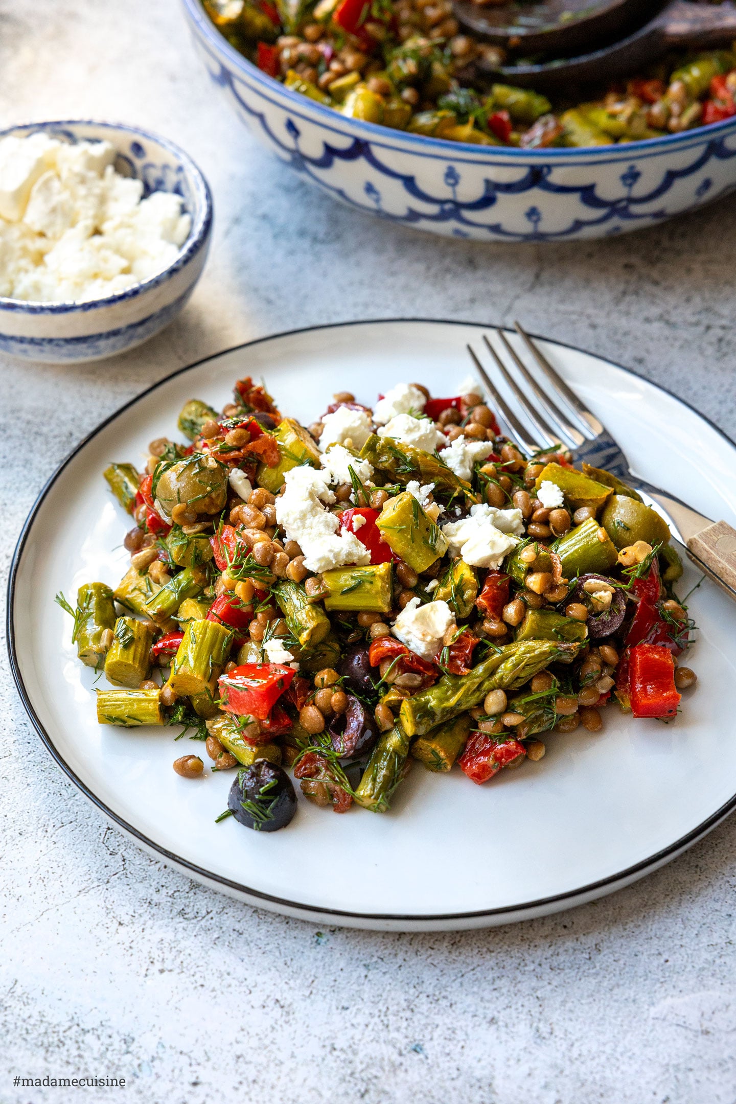 Leichter mediterraner Salat mit Röstaromen