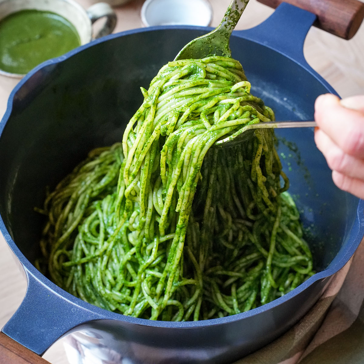 Peruanische Pasta (Tallarines Verdes)