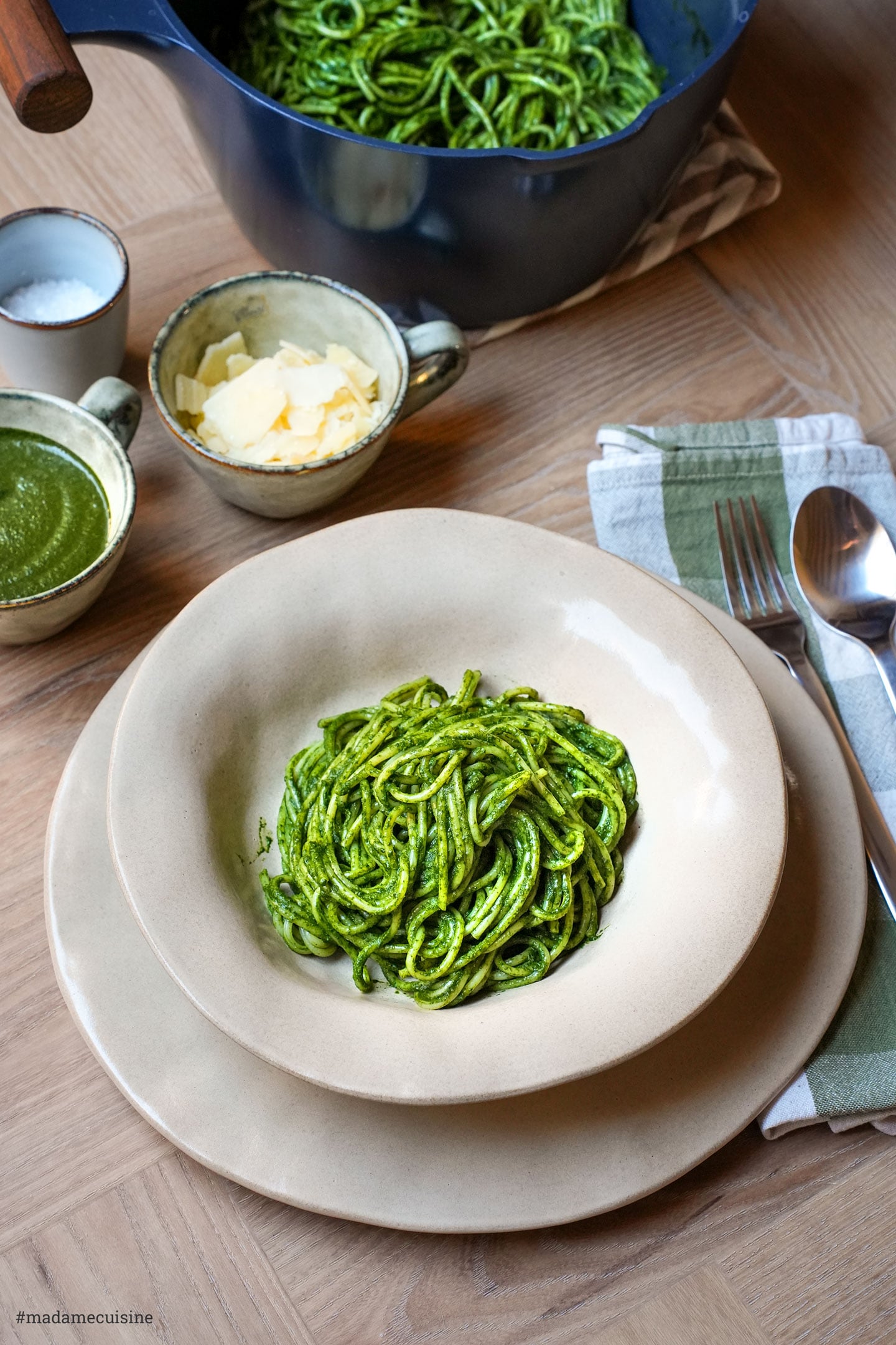 Peruanische Pasta servierfertig auf Teller