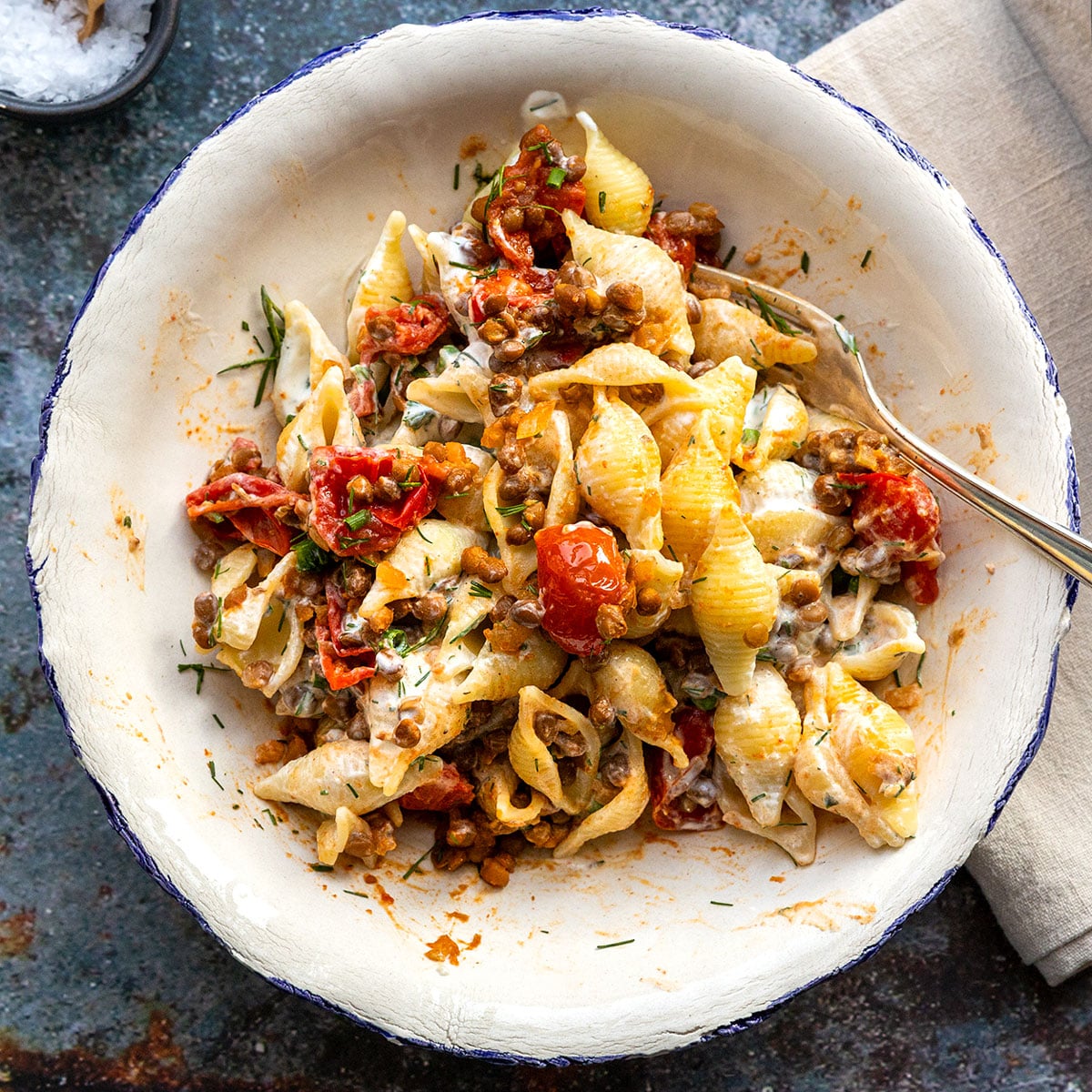 Türkische Pasta mit Linsen – vegetarisch und cremig-leicht