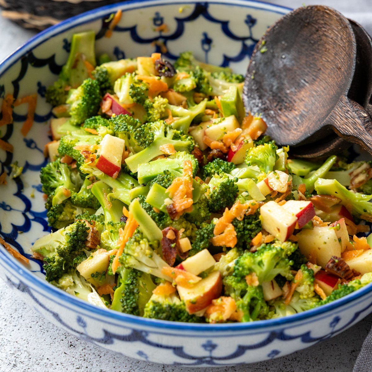 Brokkoli-Salat – knackig, frisch & schnell gemacht