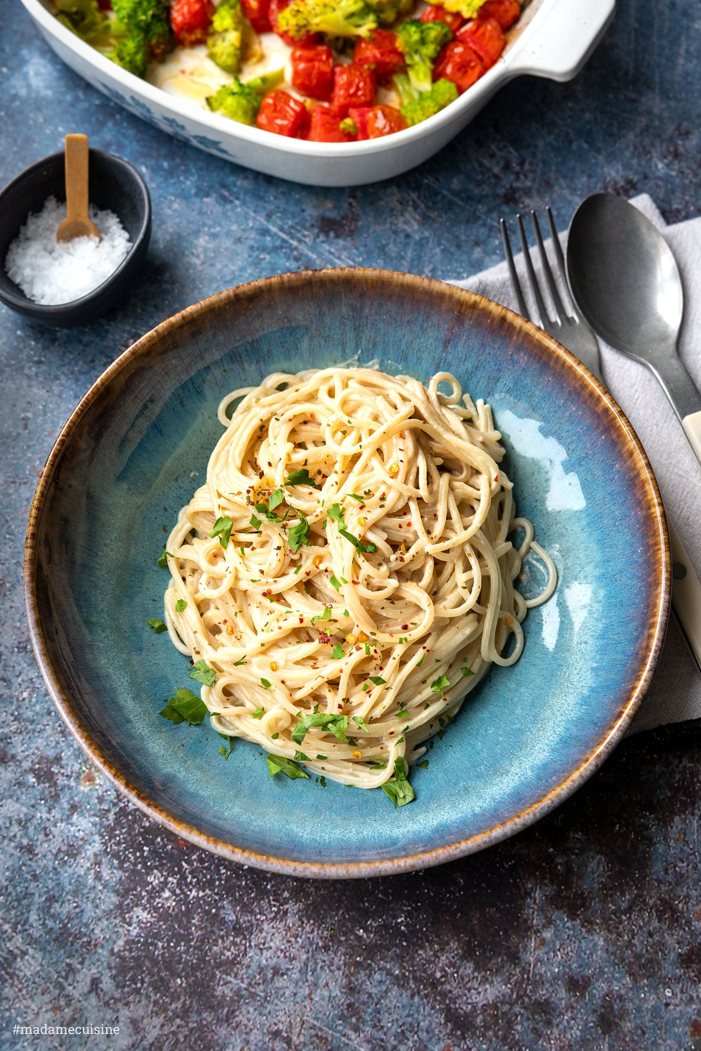 Spaghetti mit Tahini-Sauce: cremig und vegan in 25 Min