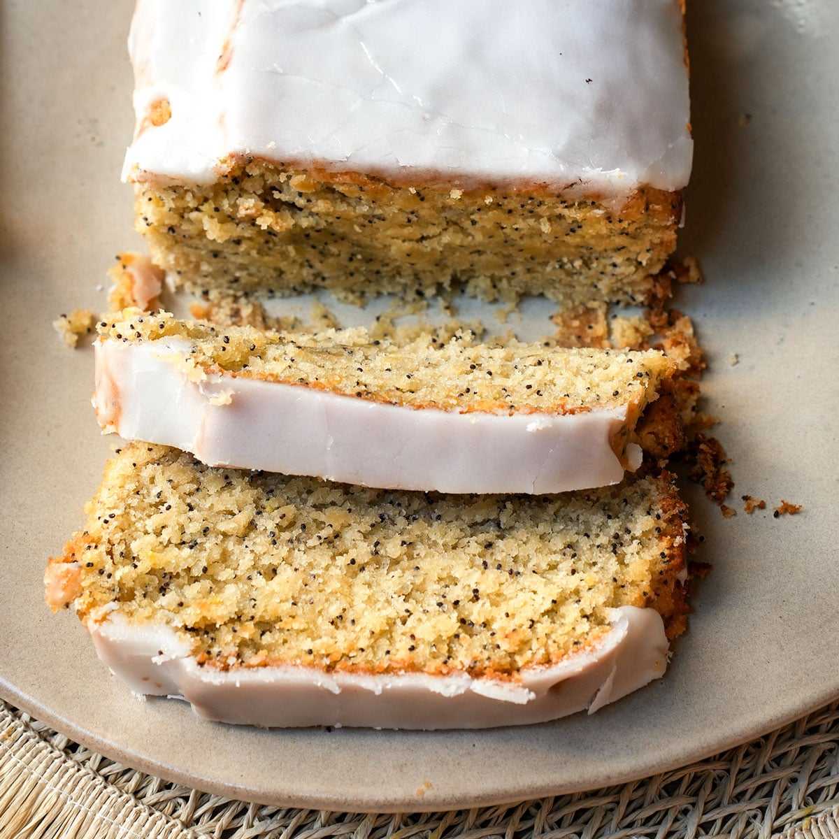 Veganer Zitronenkuchen mit Mohn – gesund & lecker