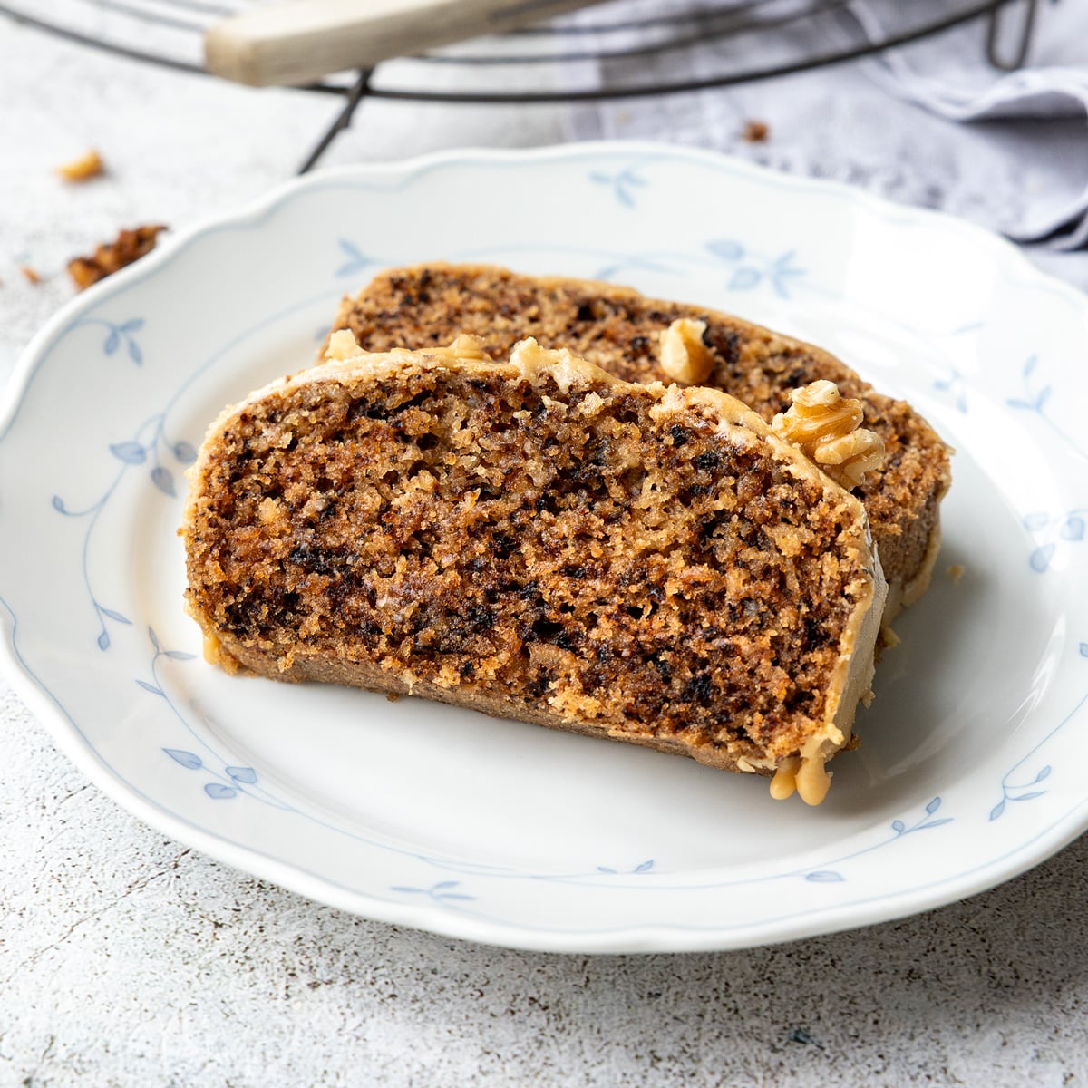 Walnuss-Kaffee-Kuchen – saftig, vegan & einfach